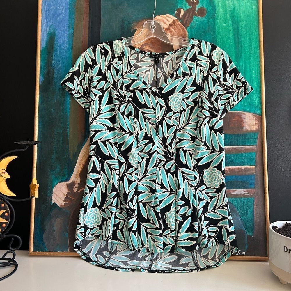 Sami & Jo Black and Blue Leaf Print Short Sleeve Top Small